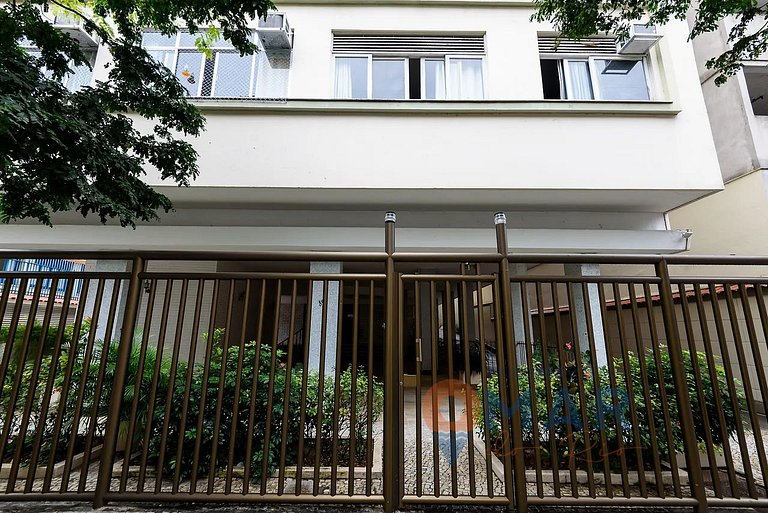 Flat em Ipanema a 350m da praia | BT 82/108