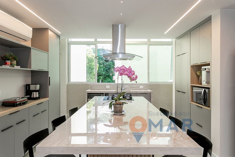 Modern 3-bedroom apartment 450m from the beach | AP30/601