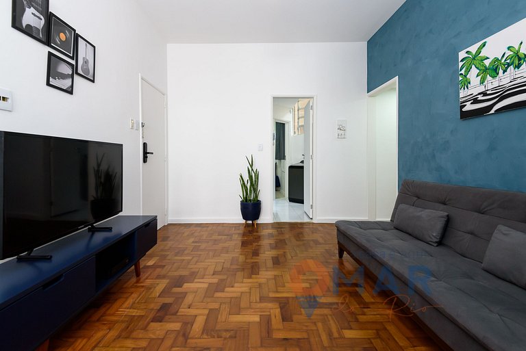 Apartamento 2Qtos a 100m da Praia de Copacabana | AS 13/705