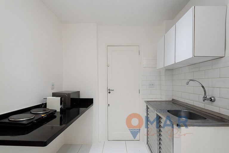 Apartamento 2Qtos a 100m da Praia de Copacabana | AS 13/705