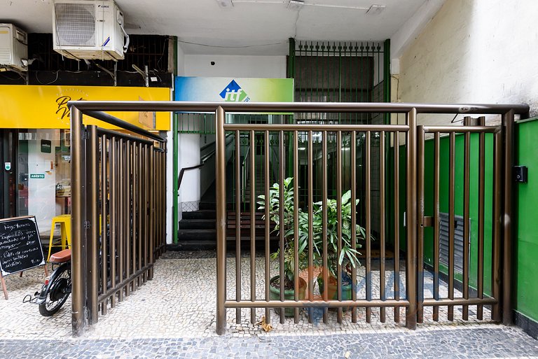 1BDR 200m from Copacabana Beach