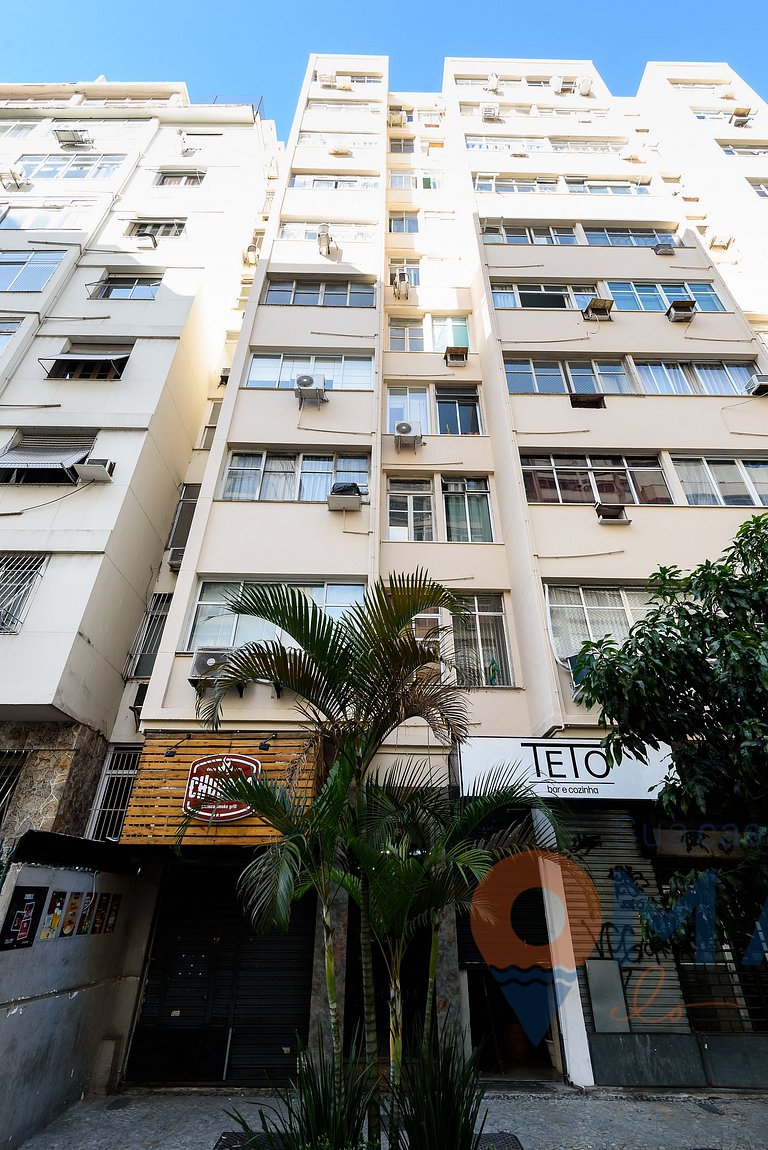Studio em Copacabana a 450m da Praia | BR 811/805
