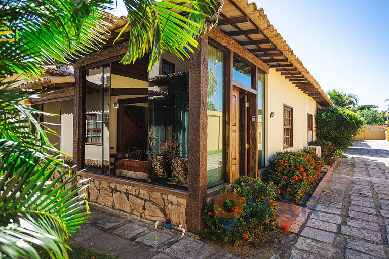 Beach House with Swimming Pool and Garage in Búzios | VG 05