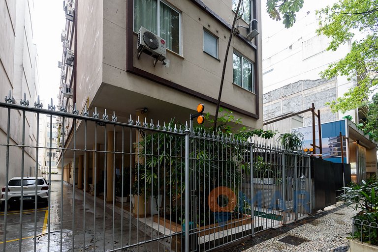 Studio na quadra da praia de Ipanema | PM 269/407