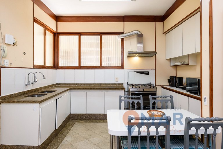 Clássico e Luxuoso 4Qtos a Beira-Mar | A 3484/301