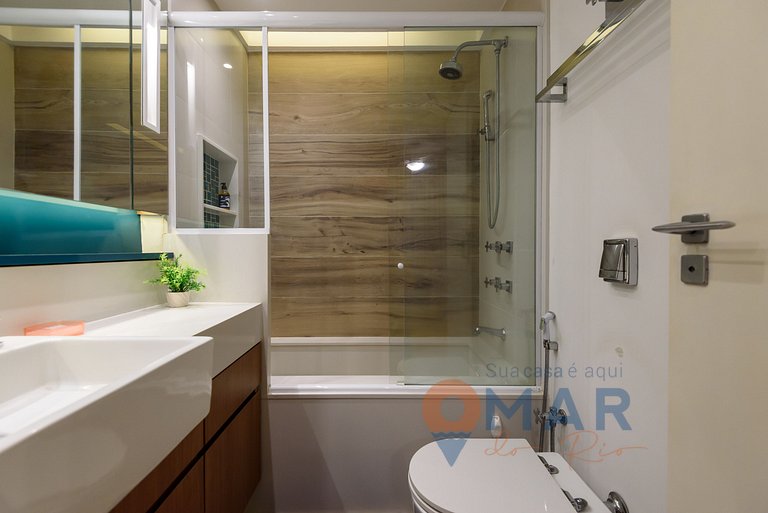 3BDRs w/ Garage 250m from the Beach | RP 14/504