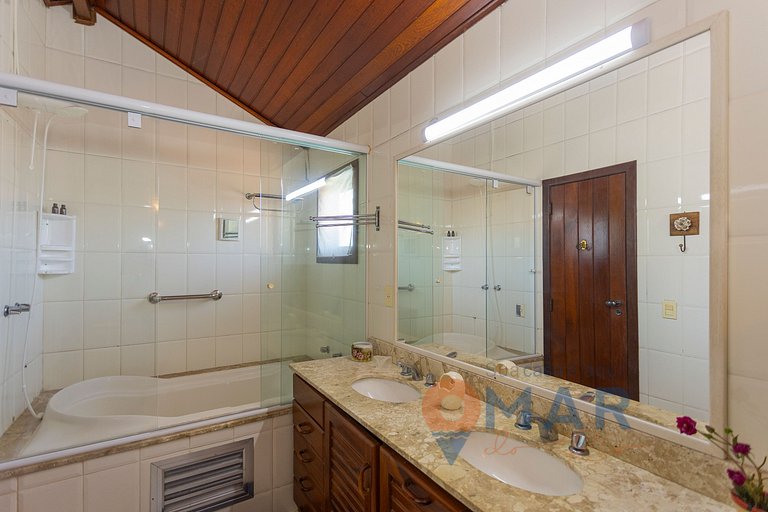Casa com 4 Suítes e Piscina em Búzios | PZ 1214
