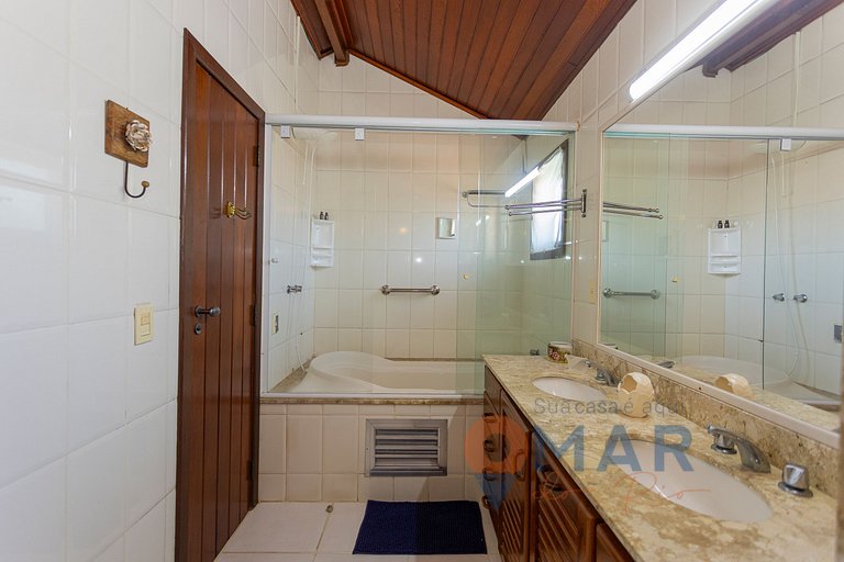 Casa com 4 Suítes e Piscina em Búzios | PZ 1214