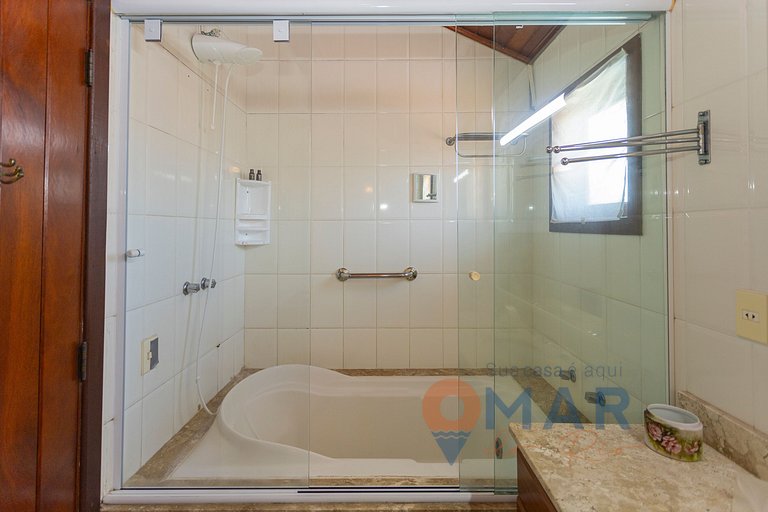 Casa com 4 Suítes e Piscina em Búzios | PZ 1214