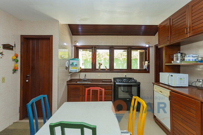 Casa com 4 Suítes e Piscina em Búzios | PZ 1214