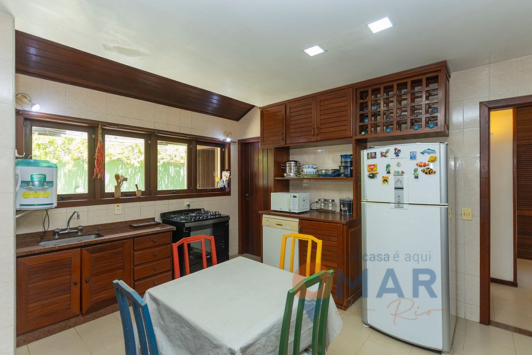 Casa com 4 Suítes e Piscina em Búzios | PZ 1214