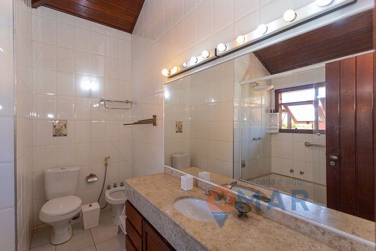 Casa com 4 Suítes e Piscina em Búzios | PZ 1214