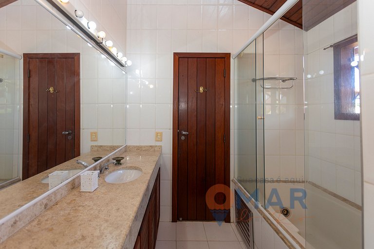 Casa com 4 Suítes e Piscina em Búzios | PZ 1214