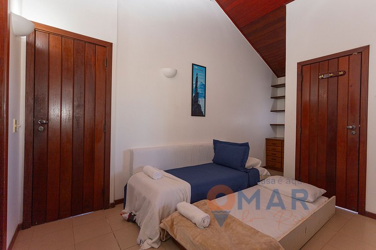 Casa com 4 Suítes e Piscina em Búzios | PZ 1214