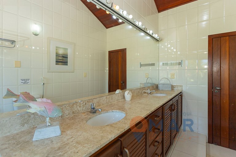 Casa com 4 Suítes e Piscina em Búzios | PZ 1214