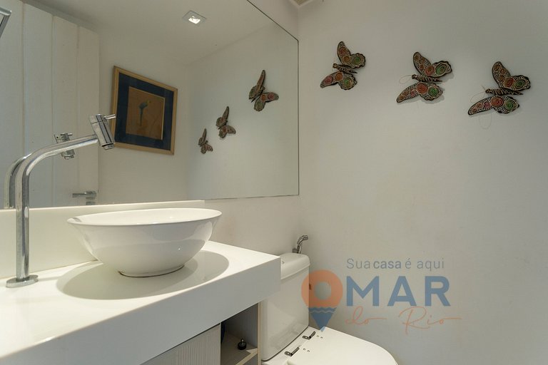 Modern 4 Bedrooms 300m from the Beach | CEG 3
