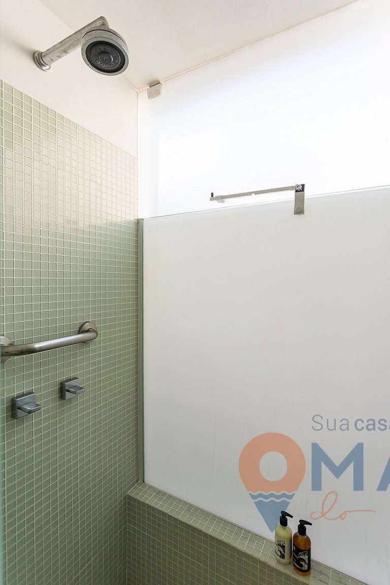 Modern 4 Bedrooms 300m from the Beach | CEG 3