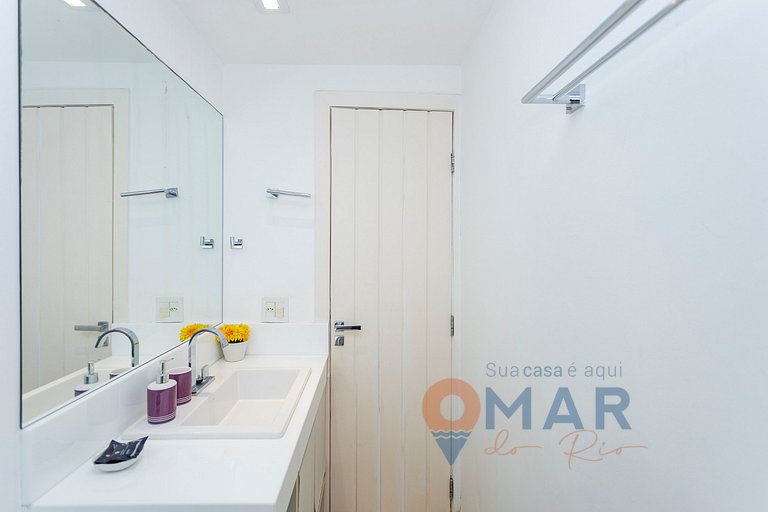 Modern 4 Bedrooms 300m from the Beach | CEG 3