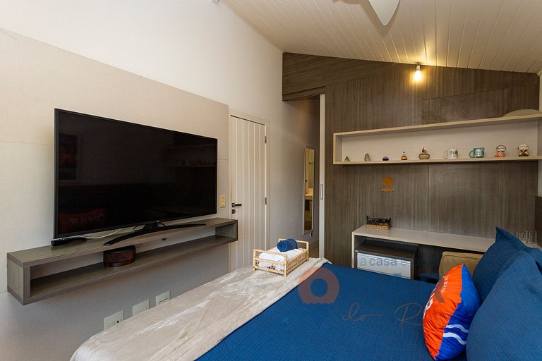 Modern 4 Bedrooms 300m from the Beach | CEG 3