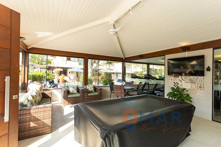 Modern 4 Bedrooms 300m from the Beach | CEG 3