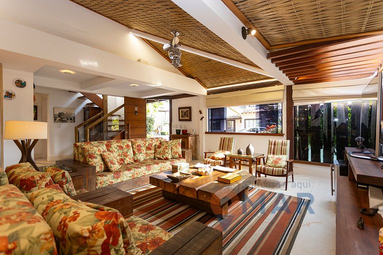 Modern 4 Bedrooms 300m from the Beach | CEG 3