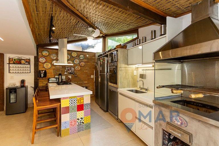 Modern 4 Bedrooms 300m from the Beach | CEG 3