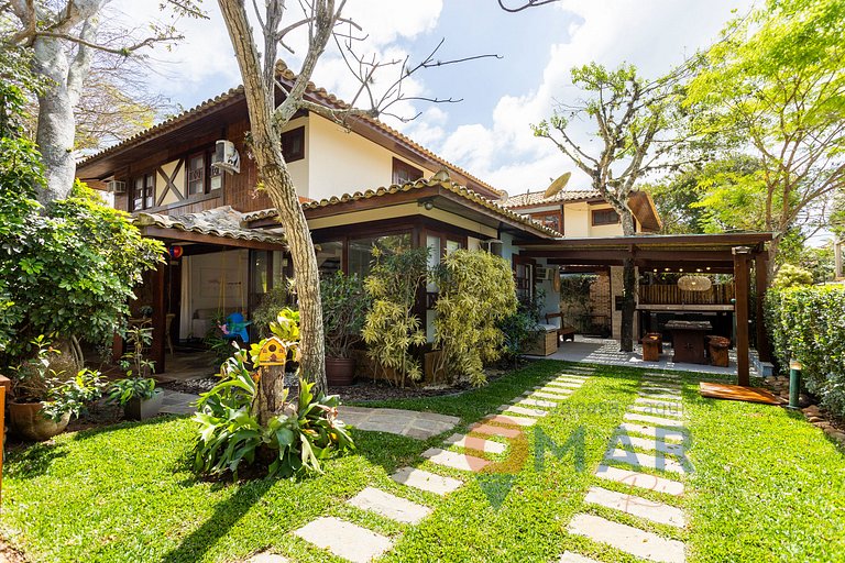 Casa em Búzios com 4 quartos e área gourmet| VF 11