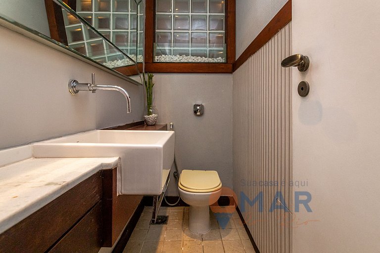 Mansion in Niterói with Pool and Sea View | LD 58