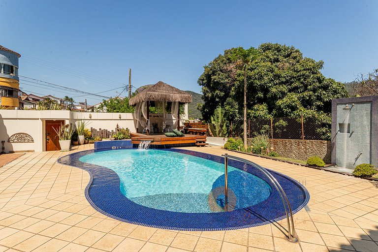 Mansion in Niterói with Pool and Sea View | LD 58