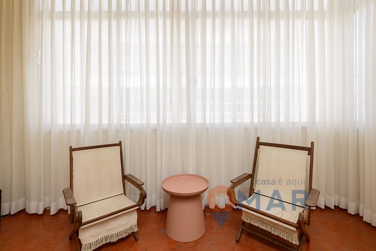 Amplio 3BDRs con balcón y garaje | NSC 664/708