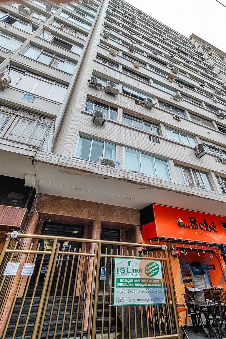 Apto na Quadra da Praia de Copacabana | BRX 58/401
