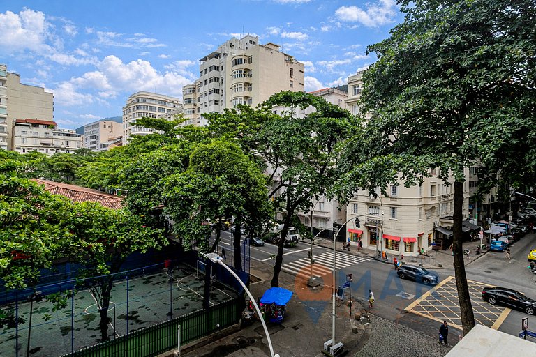 Apto na Quadra da Praia de Copacabana | BRX 58/401