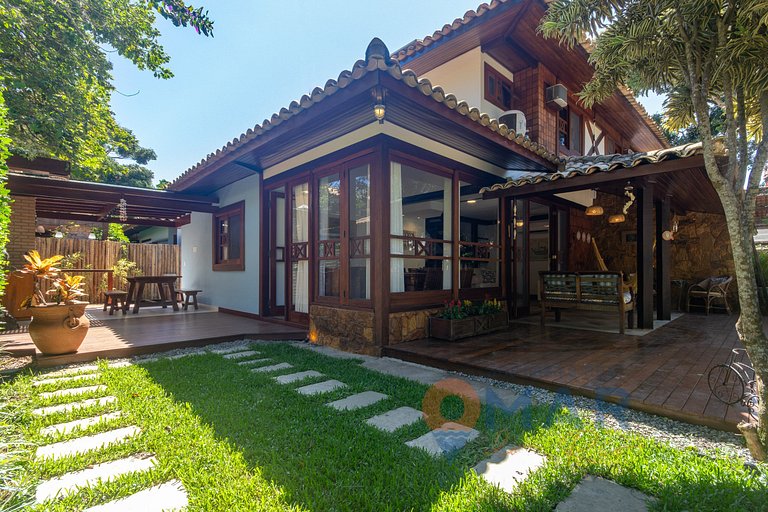 Casa em Búzios com 3 Suítes e Churrasqueira| VF 09