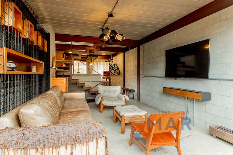 Triplex com Design Industrial em Itaipava | AIR A2