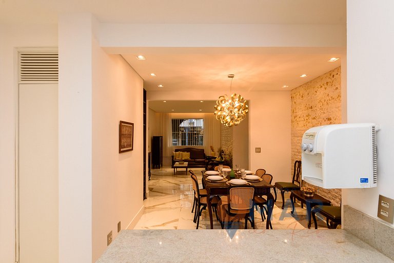 3BDRs, Balcony and Bathtub 8Min from the Beach|AP