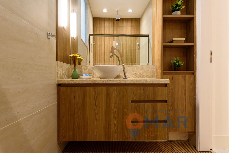 3BDRs, Balcony and Bathtub 8Min from the Beach|AP