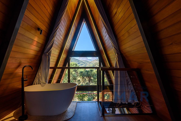 Romantic Cabin with Hot Tub | Canto da Serra 43B
