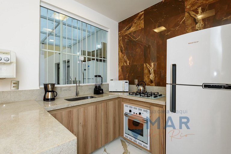 3BDRs, Balcony and Bathtub 8Min from the Beach|AP