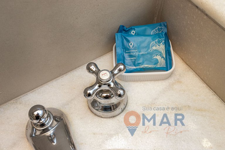 Studio 4 Minutes from Copacabana Beach | PF 78/602