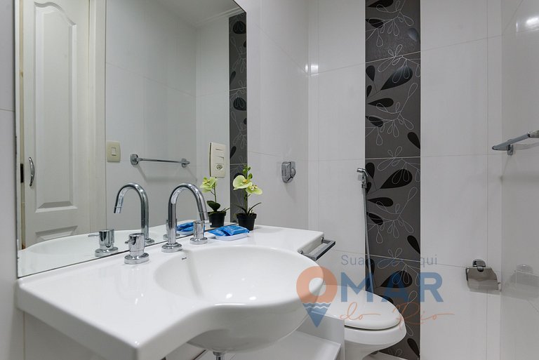 2BDRS 5 Min from the Copacabana Beach | BL 125/604