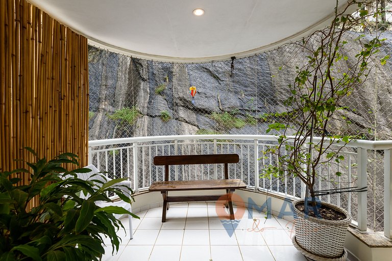 Botafogo Apt with Pool & Parking | BV 80/407